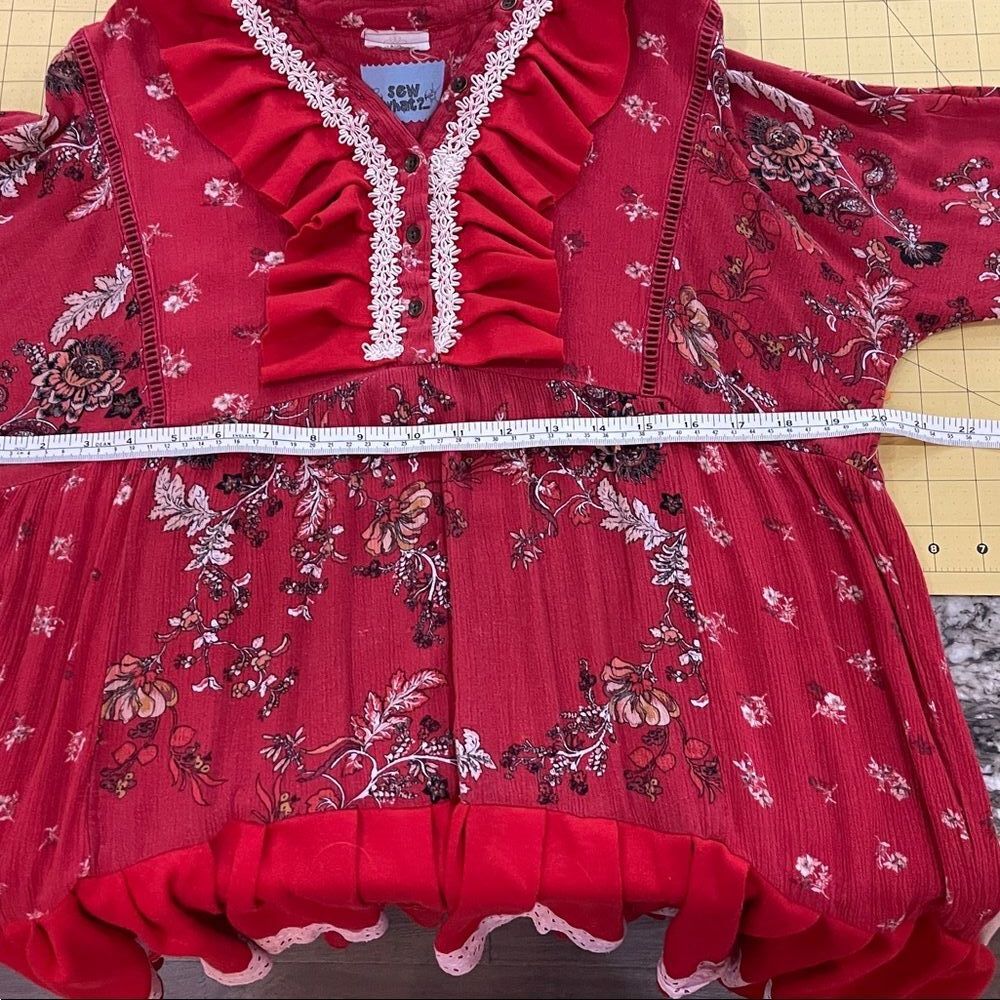 Eclectic boho Floral Red high low Ruffle Women's Top size L - 40” at bust. - Picture 7 of 8